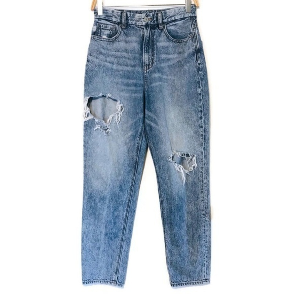 American Eagle Distressed curvy Mom Blue Jeans Women’s size 2 26
